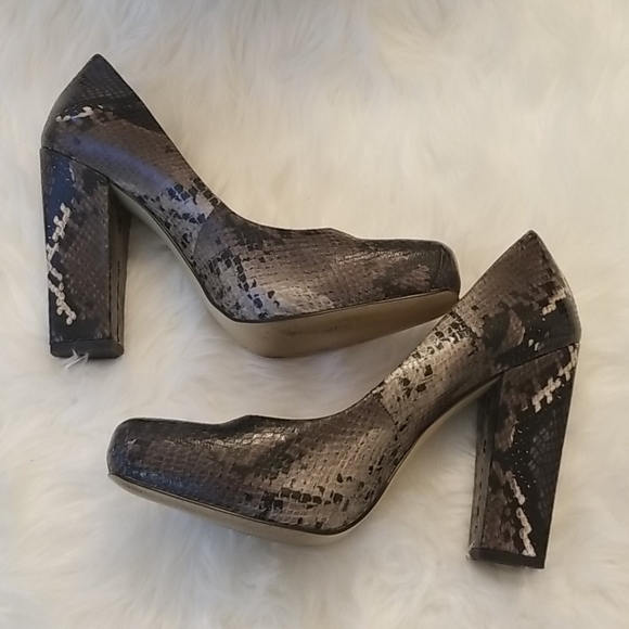 Shoes - Picture 6 of 8